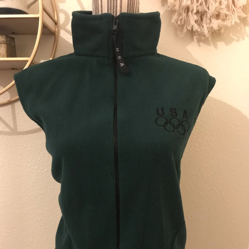 USA sleeveless fleece zip up